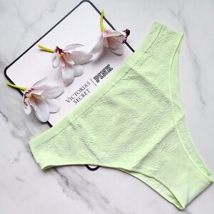 NWT PINK VICTORIA'S SECRET SEAMLESS DAISY POINTELLE BRAZILIAN PANTY IN LIME CREA
